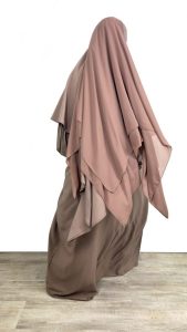 Khimar-3-Voiles-Taupe-Nude-x-Abaya-Manches-Bouffantes-Taupe-Nude