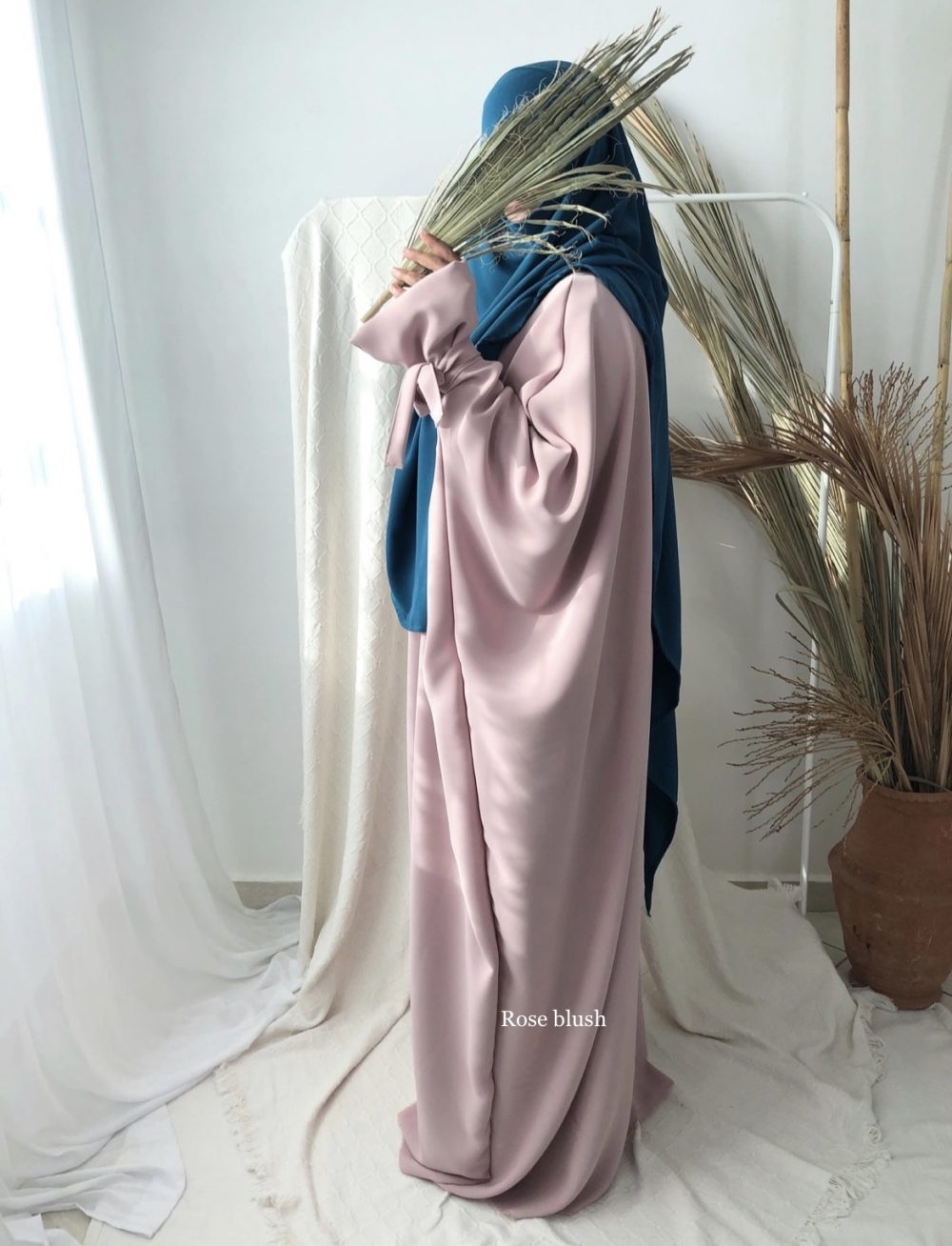 abaya hana alnysa manches à nouer