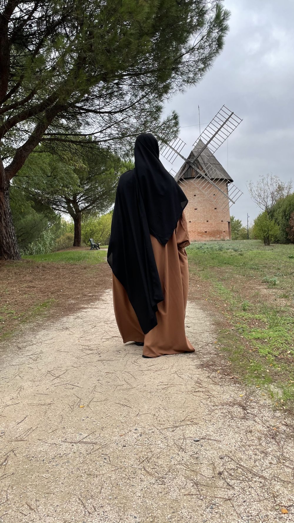 Hijab Cover me noir et abaya à manche bint.a camel