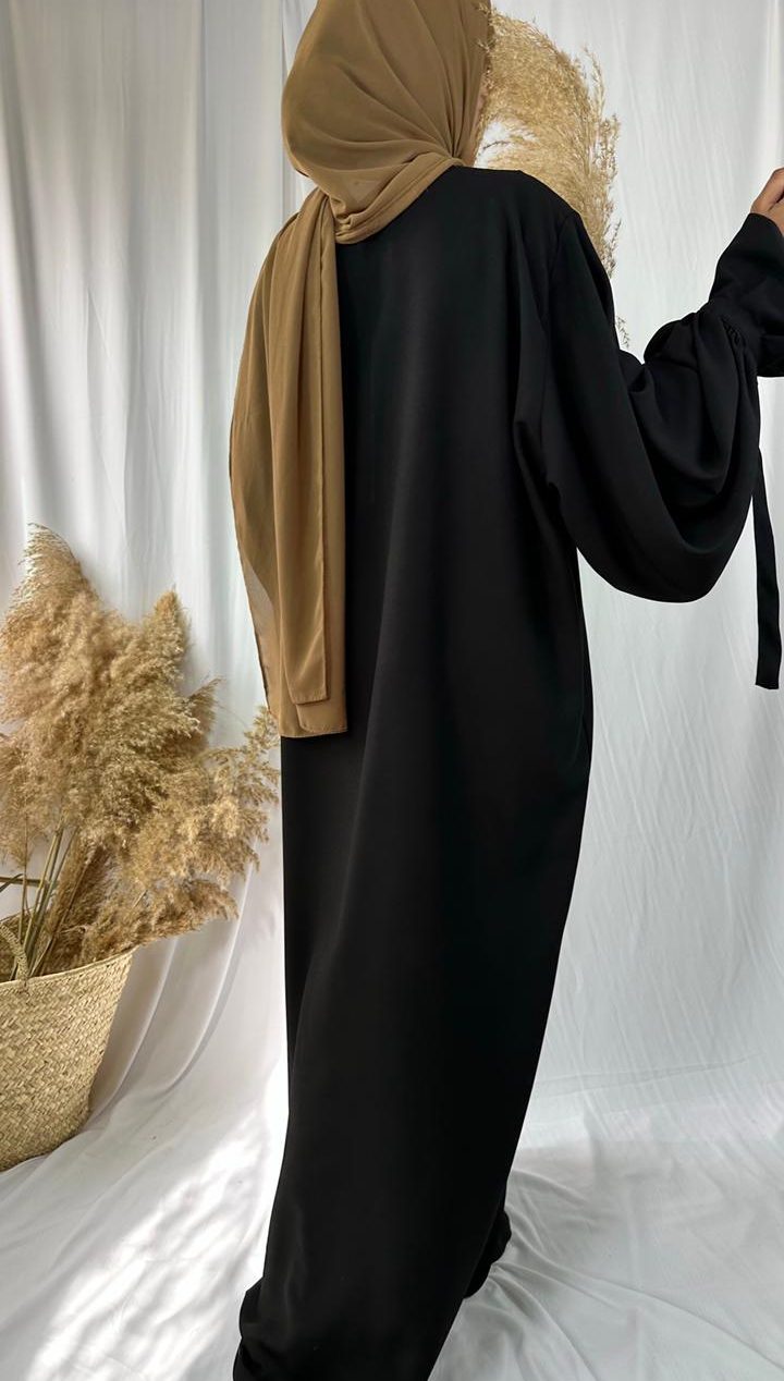 Abaya Mariam manches bouffantes à nouer et tissu caviary